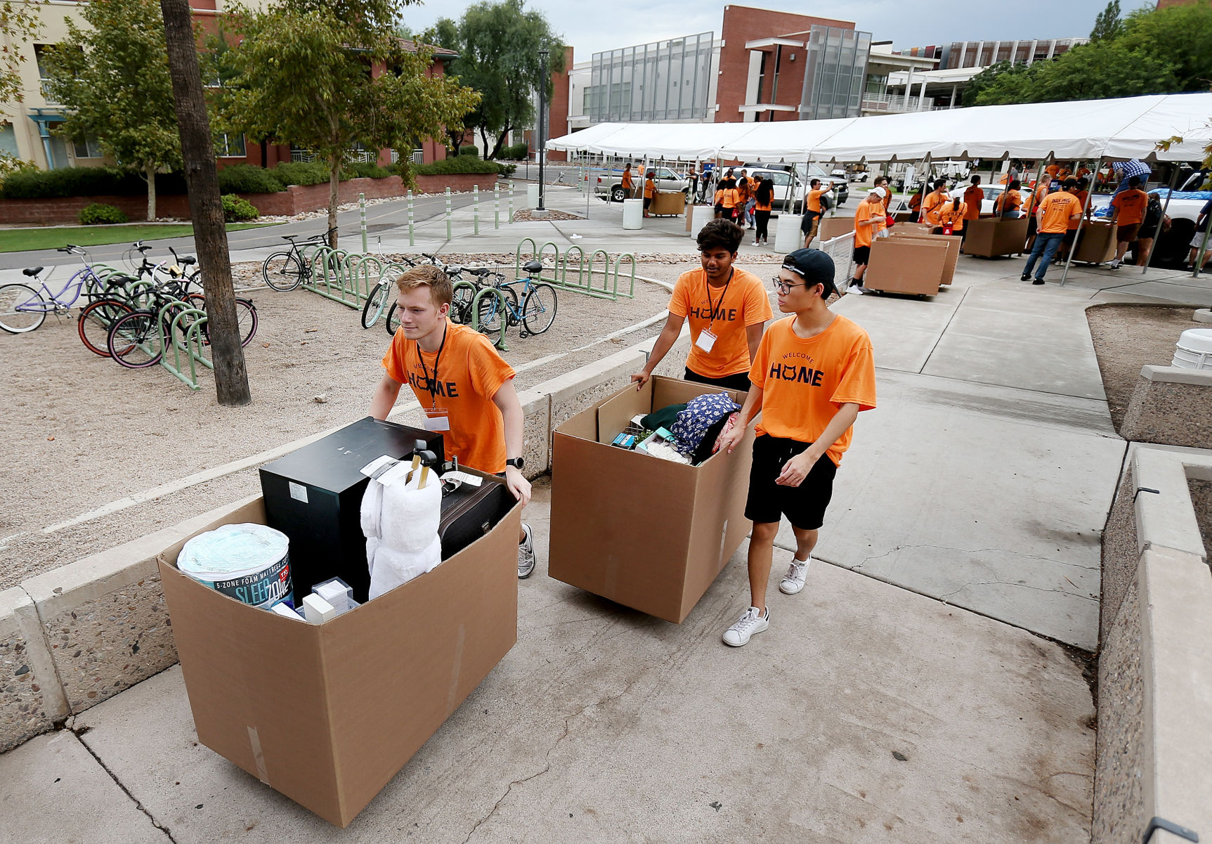 UA dorm move-in day